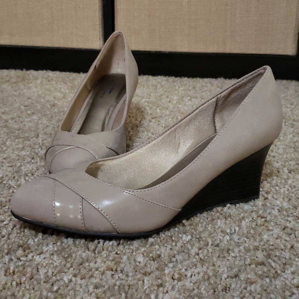 NWOT Life Stride Wedges